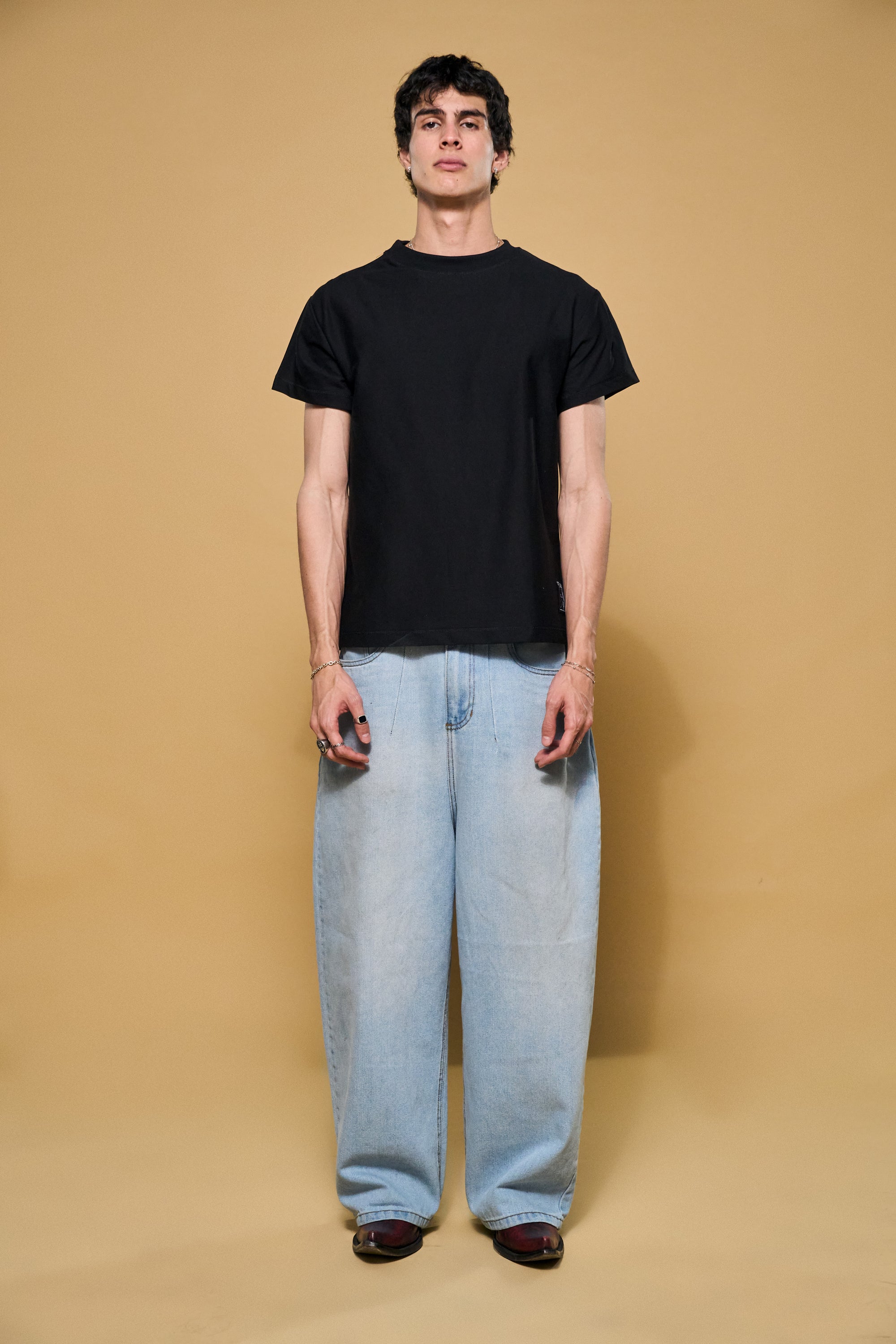 Basics V3 - Mørk T-shirt
