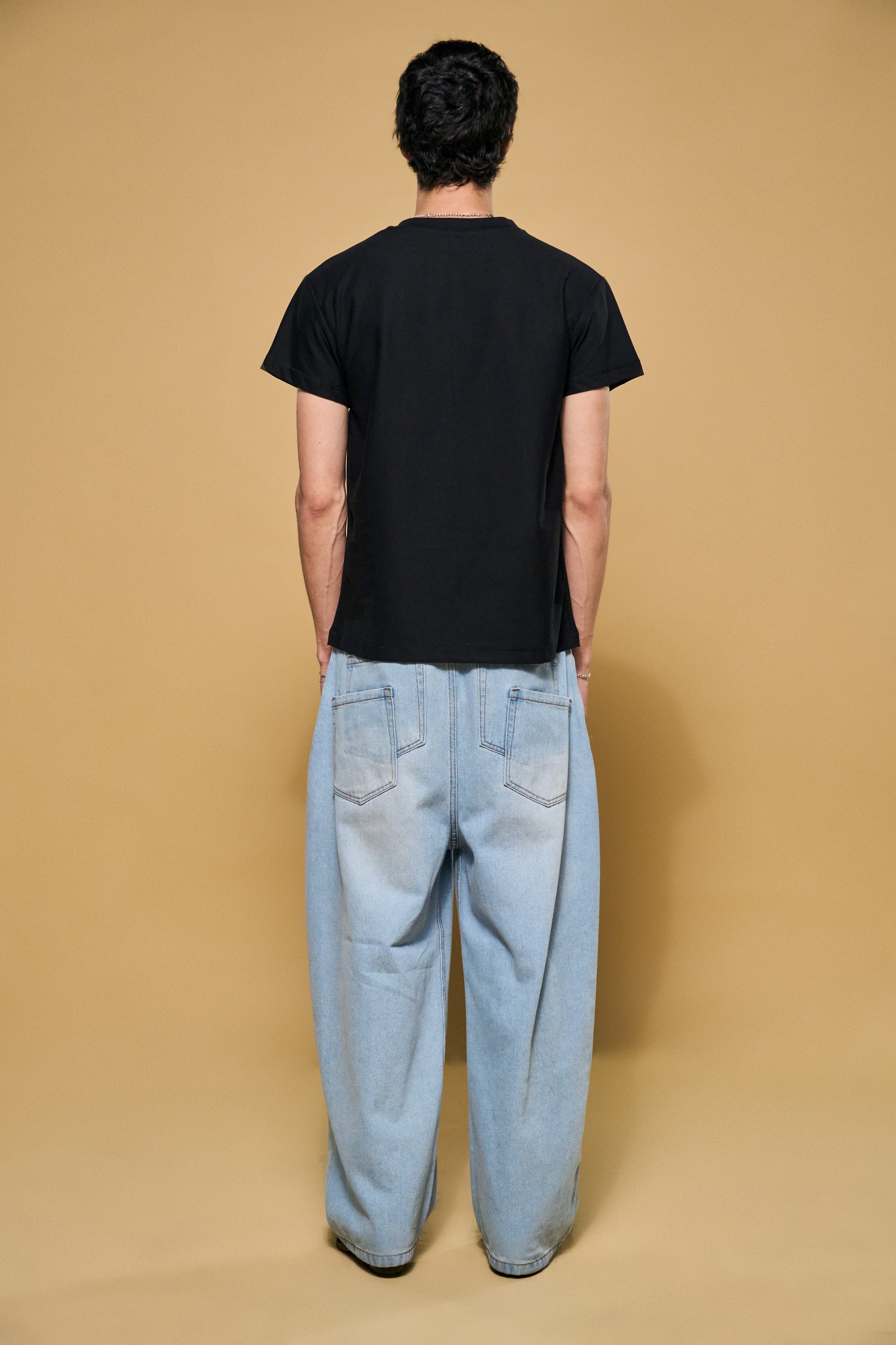 Basics V3 - Mørk T-shirt
