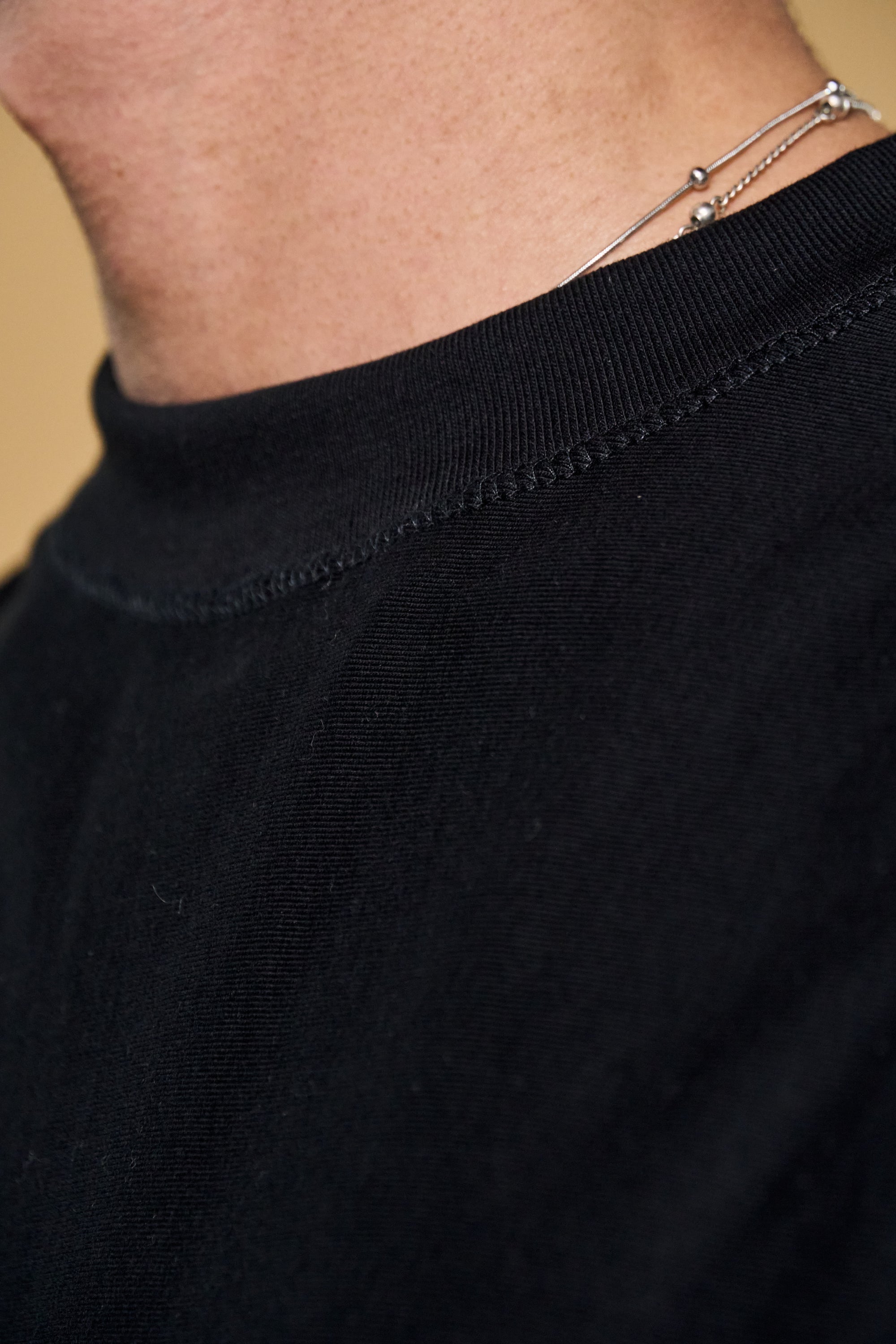 Basics V3 - Mørk T-shirt