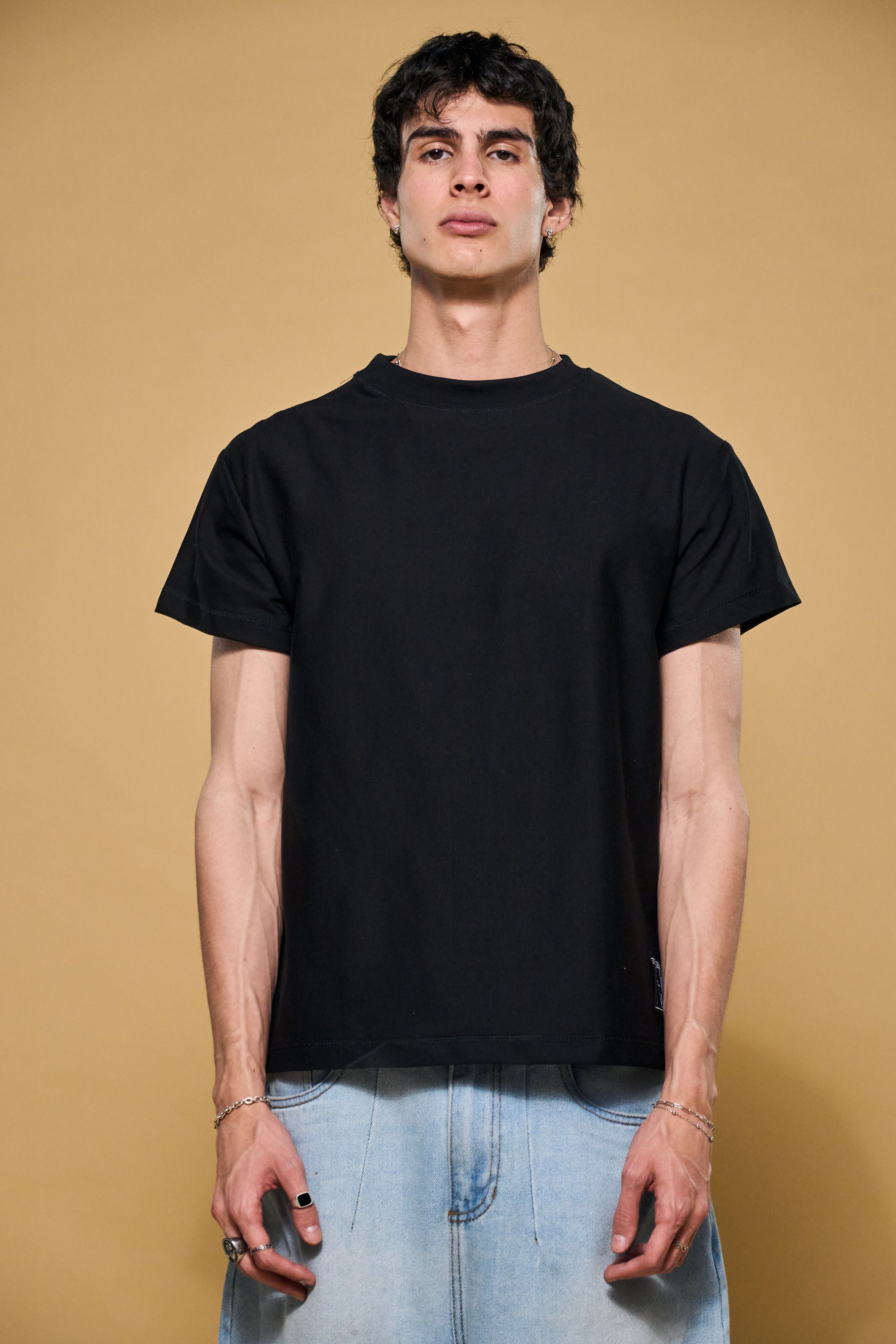 Basics V3 - Mørk T-shirt